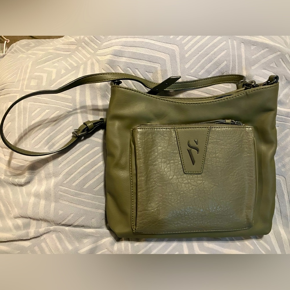Simply Vera wang cross body purse
Olive Green